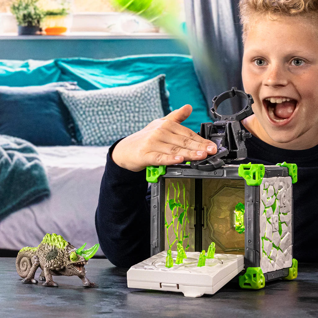Eldrador® Cave Of The Stone Chameleon