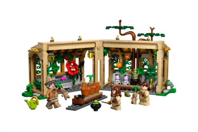 LEGO® Harry Potter™ Hogwarts™ Castle Herbology Class