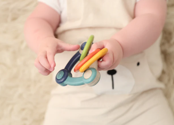 Triangle Rattle Tolo