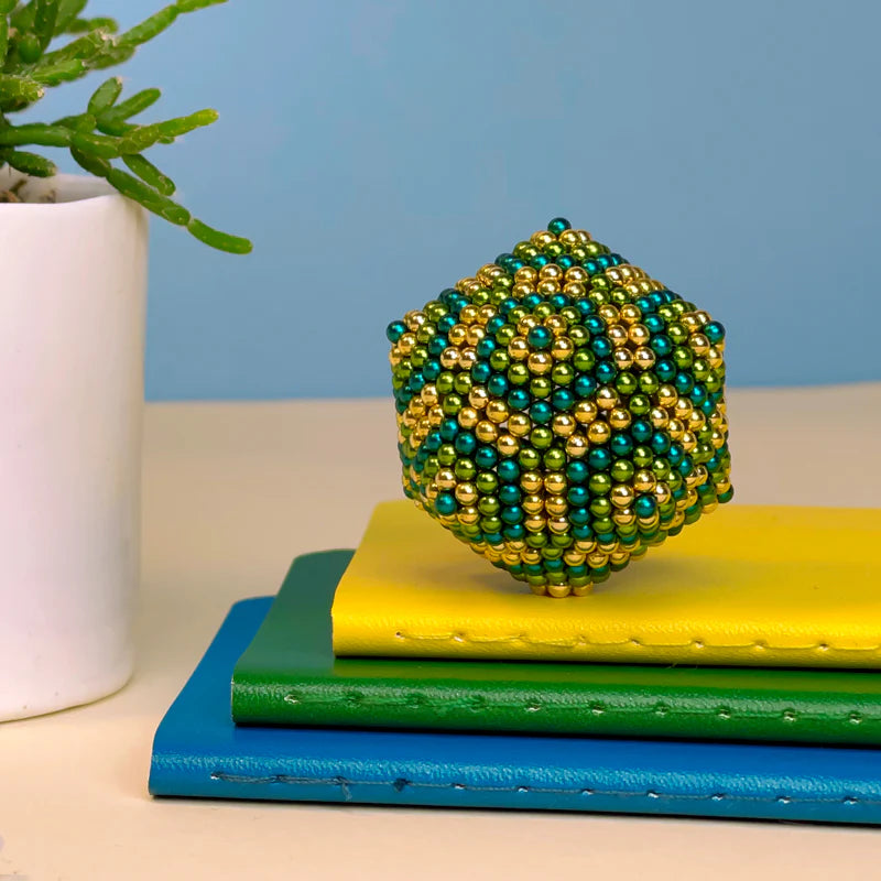 Speks Inspire Green Gradient 432 Fidget Magnets