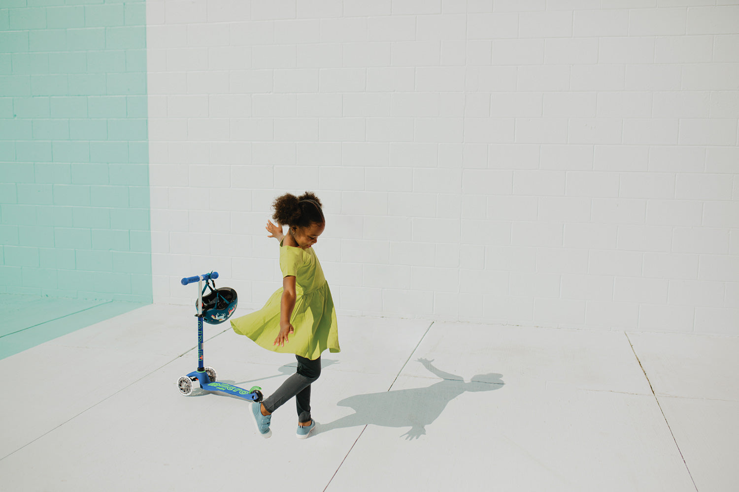 Mini Deluxe LED Crystal Blue Scooter