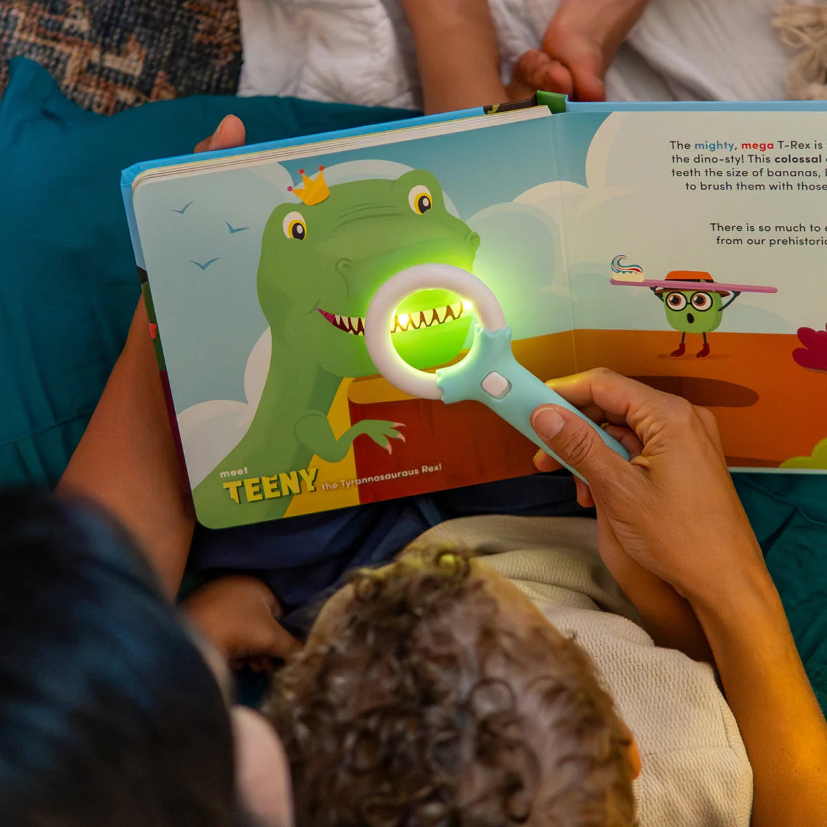 Prehistoric Pals Pippa Light Up Book