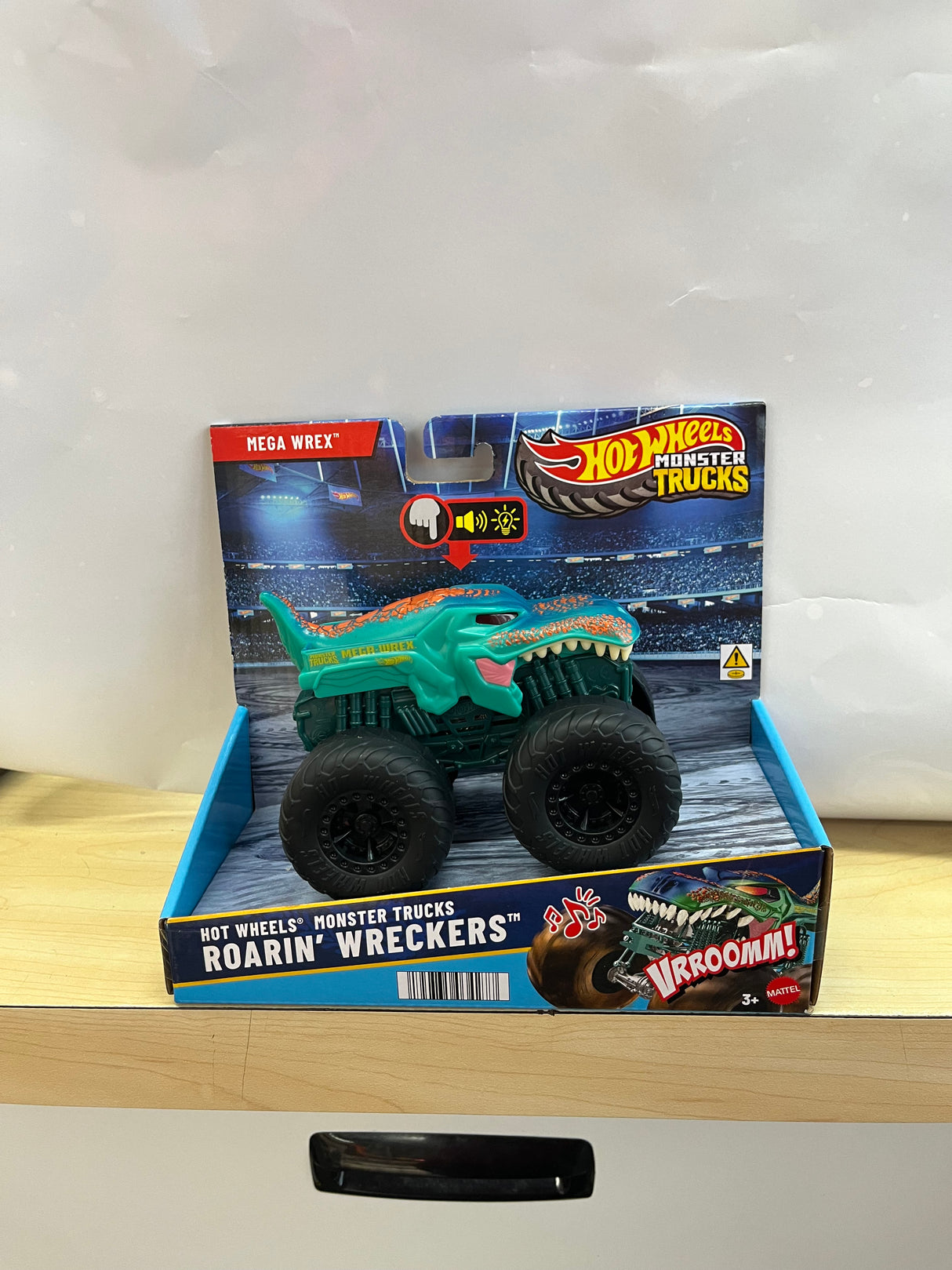 Hot Wheels Monster Trucks Roarin' Wreckers™  (sold individually)