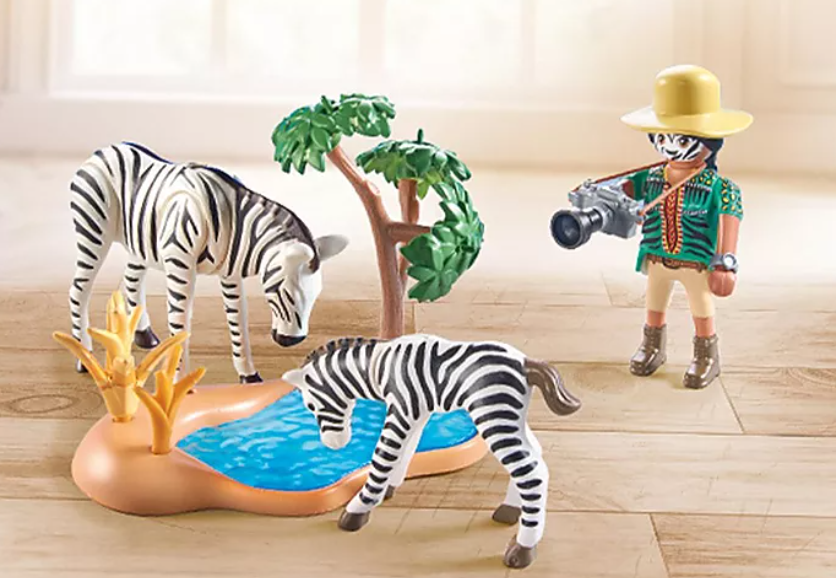 Wiltopia Photographer with Zebras