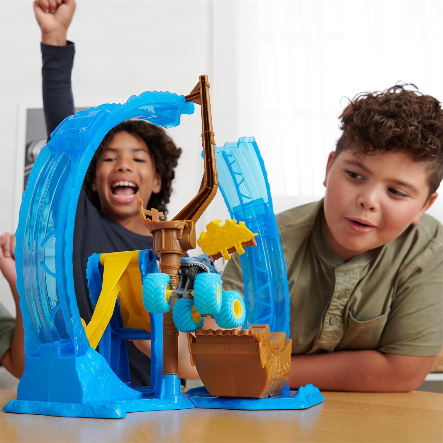 値下げ！新品未開封 モンスタージャム LOOP OF DOOM プレイセット Monster Jam Megalodon Loop of Doom Stunt Playset – Fun Stuff Toys